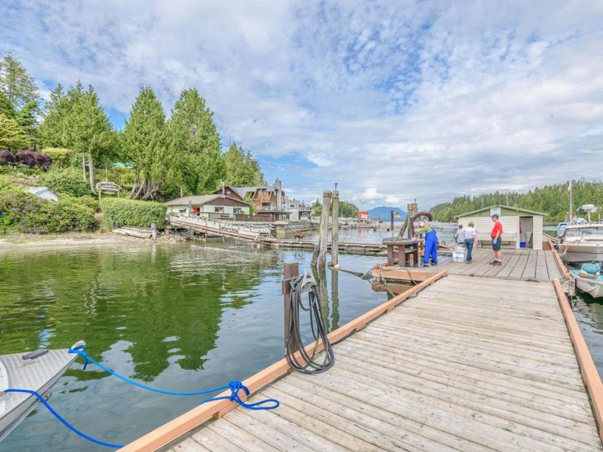 Woods End Landing Hotel Bamfield Bagian luar foto