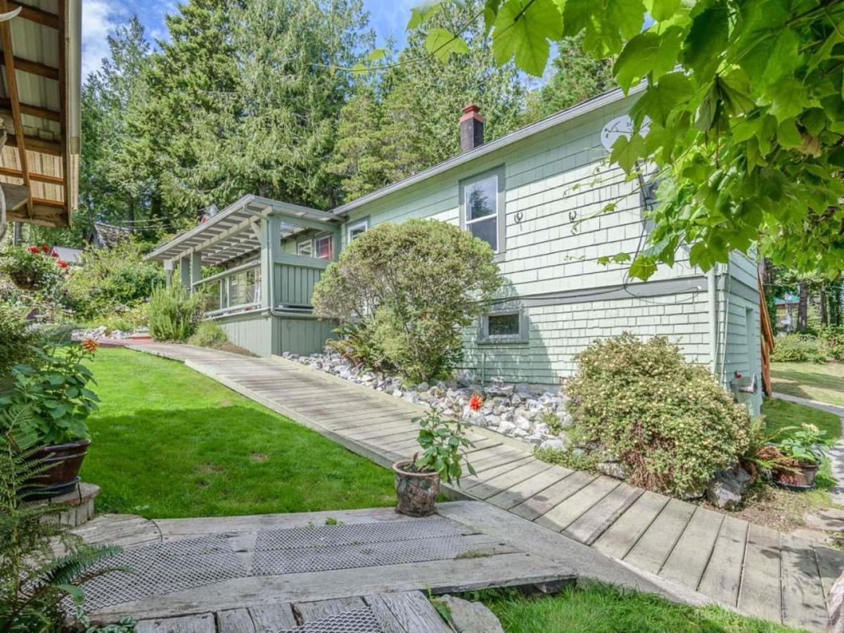 Woods End Landing Hotel Bamfield Bagian luar foto