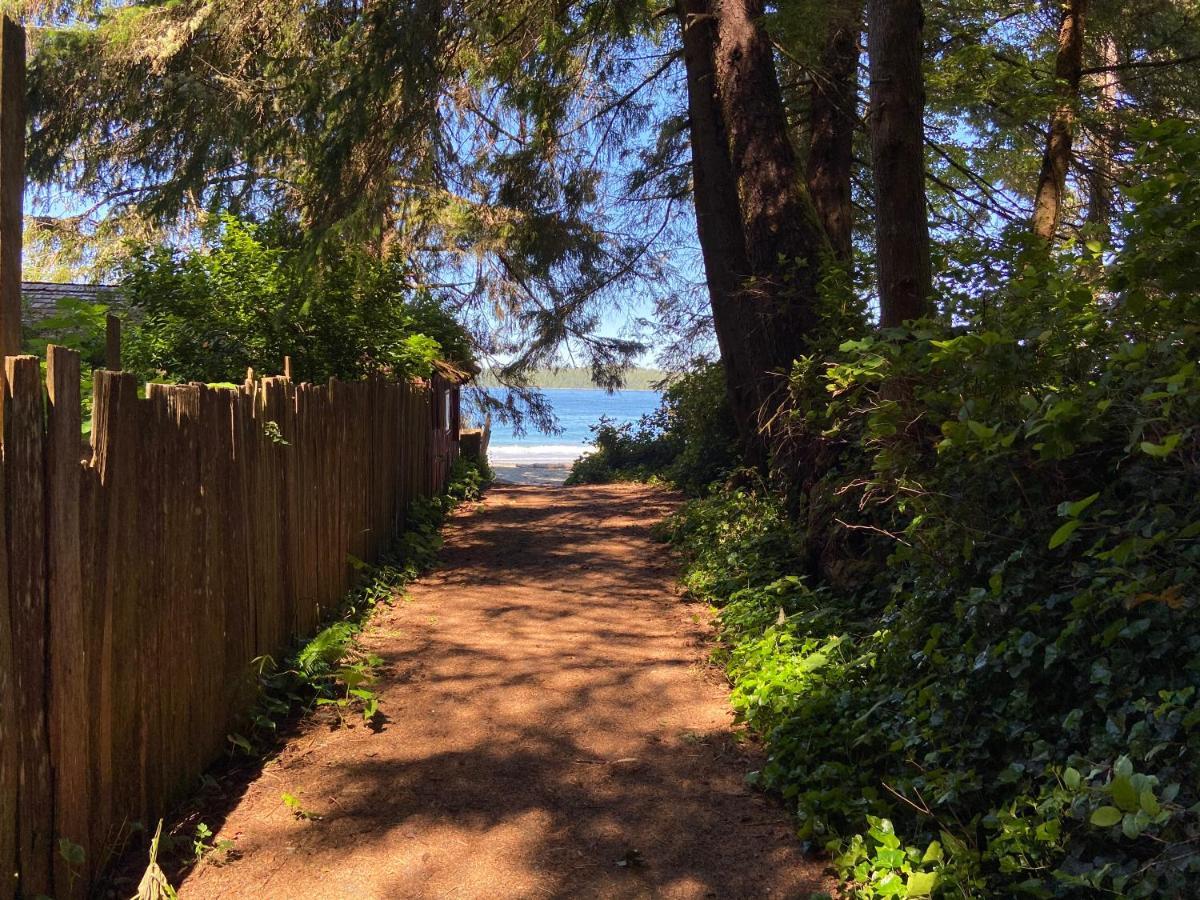 Woods End Landing Hotel Bamfield Bagian luar foto