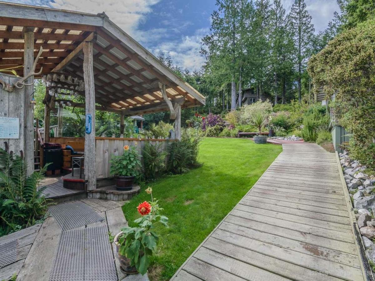Woods End Landing Hotel Bamfield Bagian luar foto