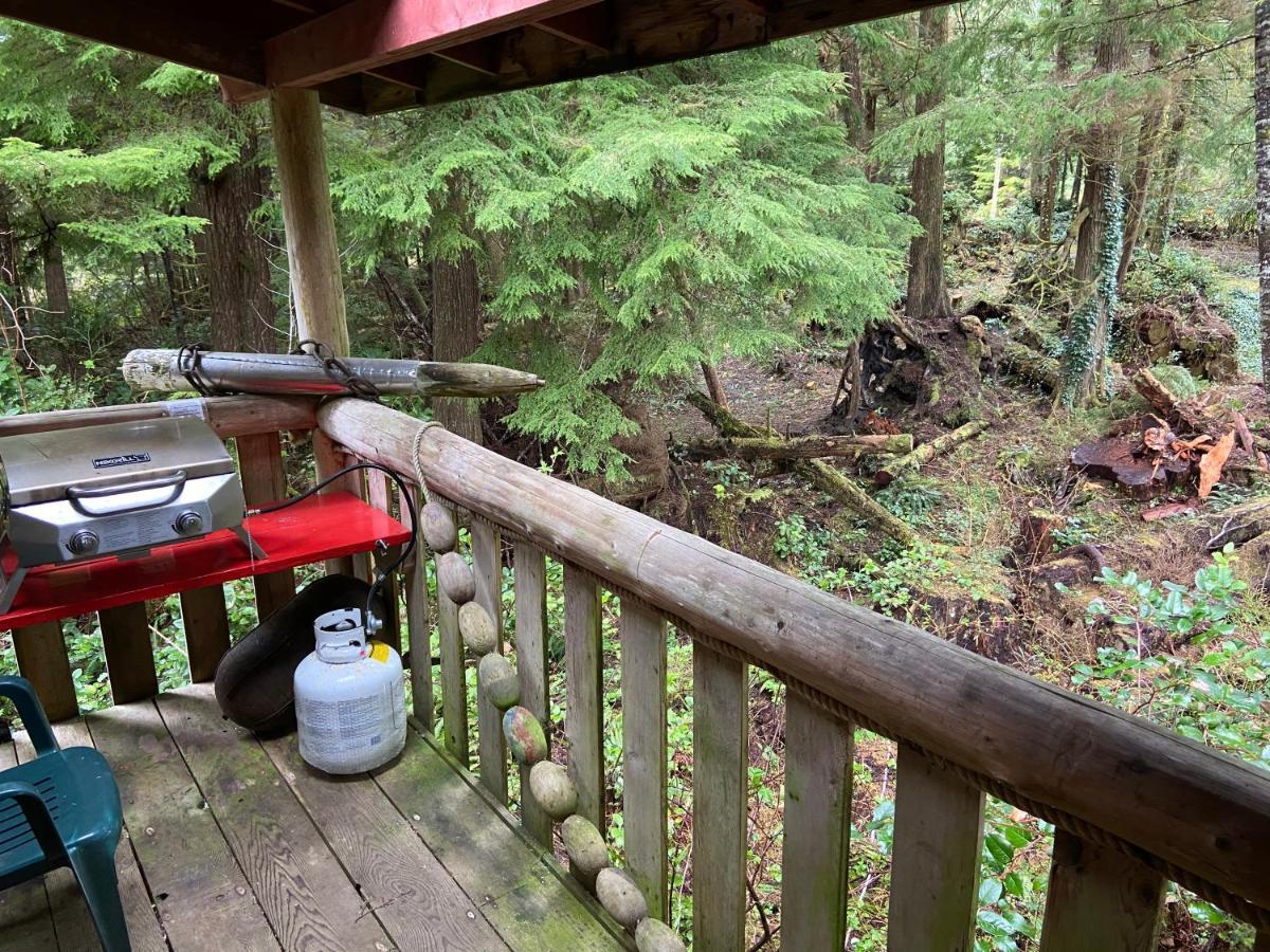 Woods End Landing Hotel Bamfield Bagian luar foto