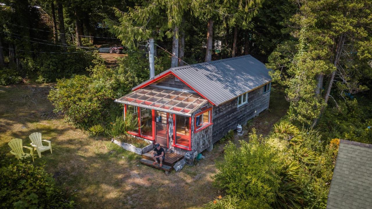 Woods End Landing Hotel Bamfield Bagian luar foto