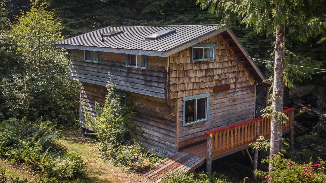 Woods End Landing Hotel Bamfield Bagian luar foto