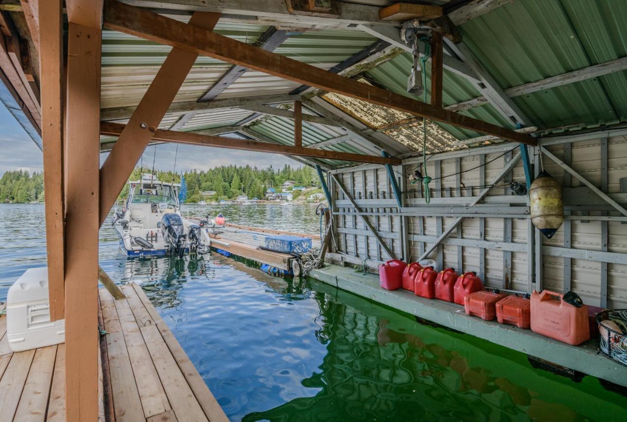 Woods End Landing Hotel Bamfield Bagian luar foto