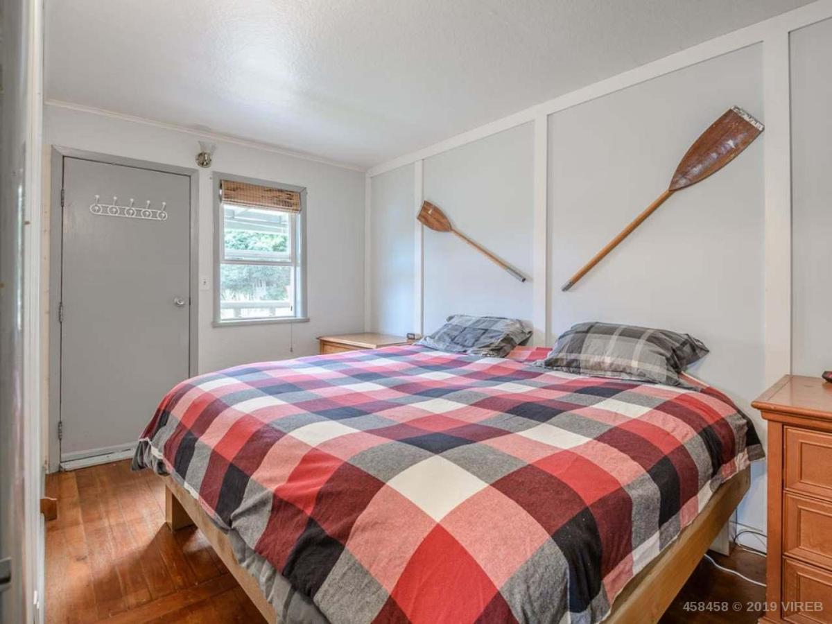 Woods End Landing Hotel Bamfield Bagian luar foto