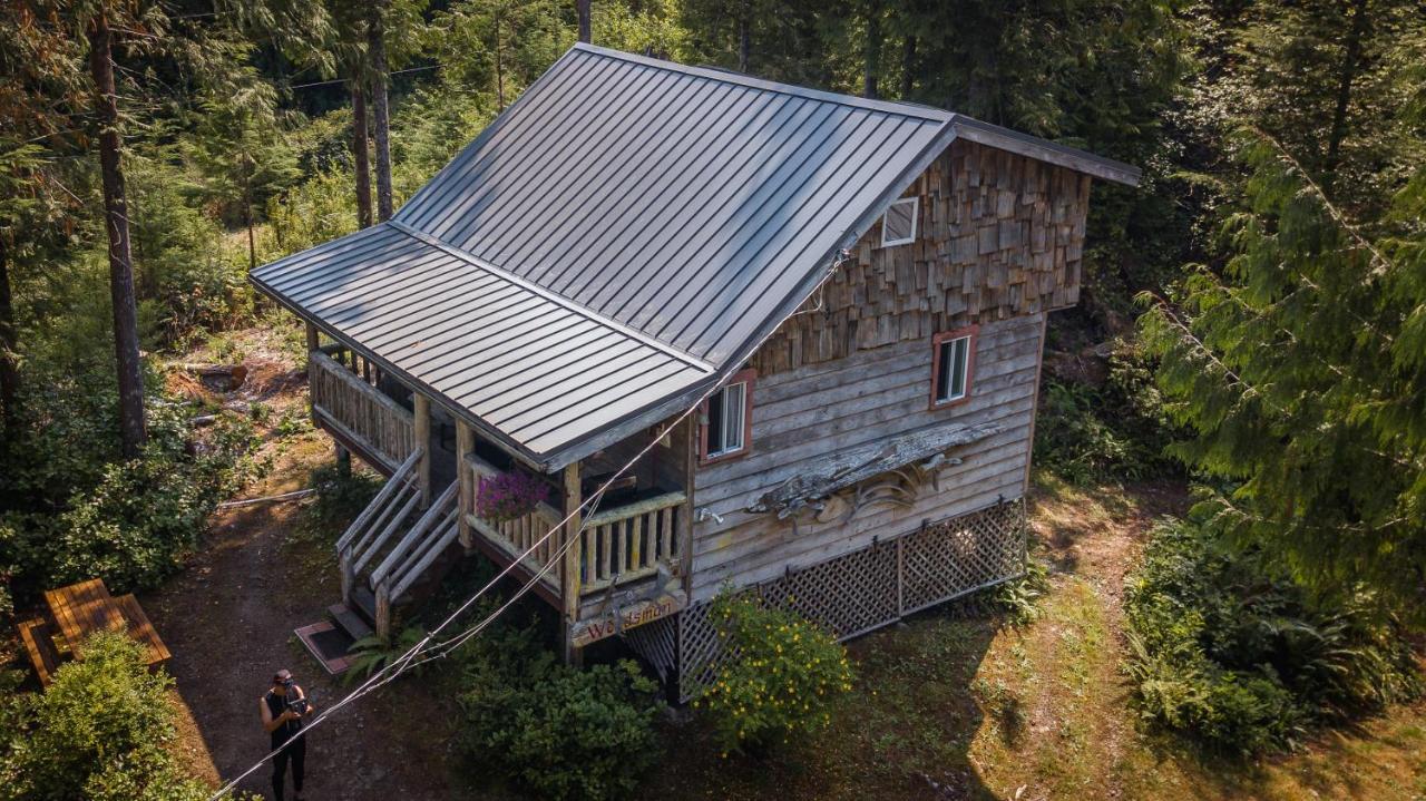 Woods End Landing Hotel Bamfield Bagian luar foto