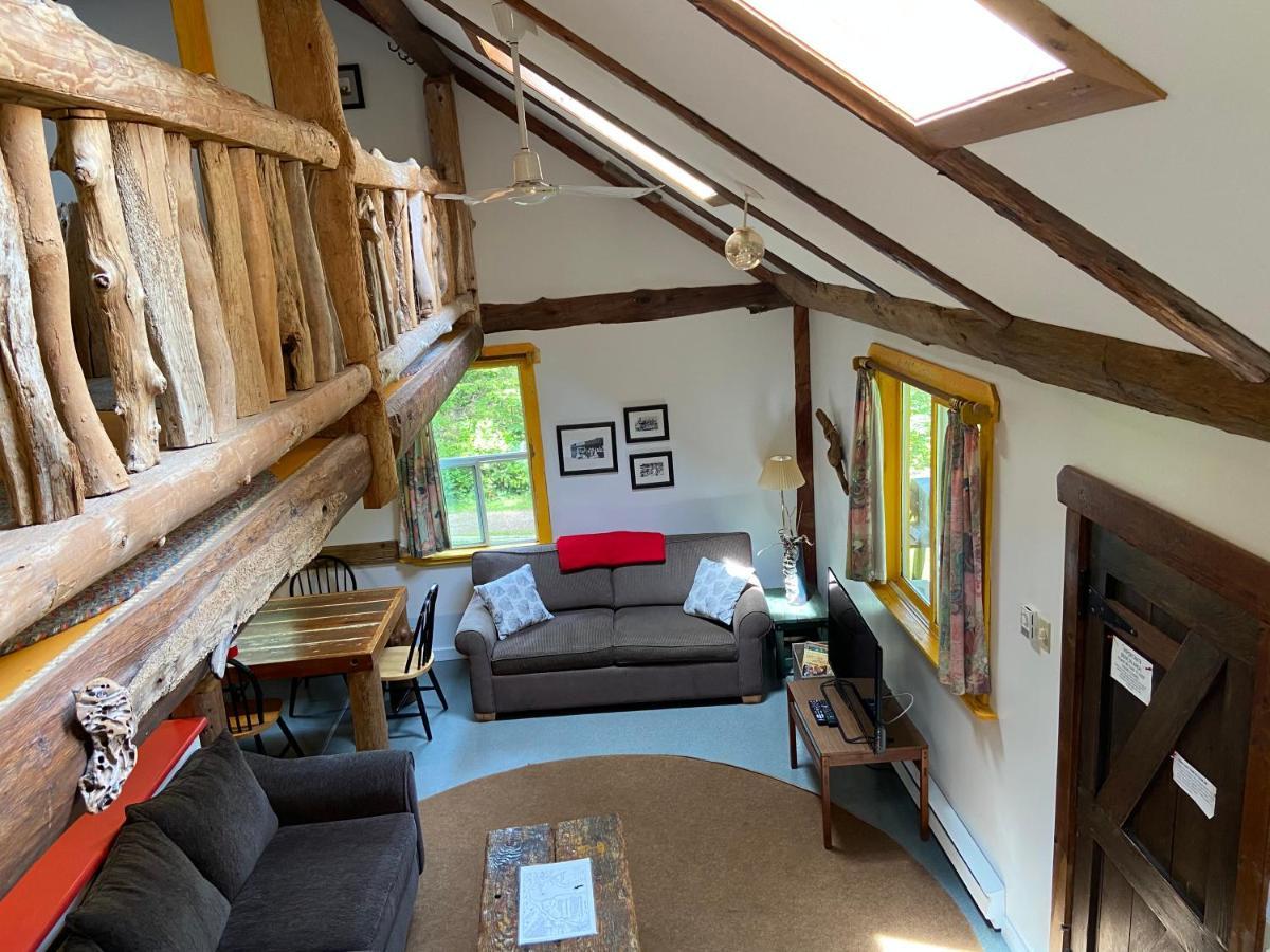 Woods End Landing Hotel Bamfield Bagian luar foto