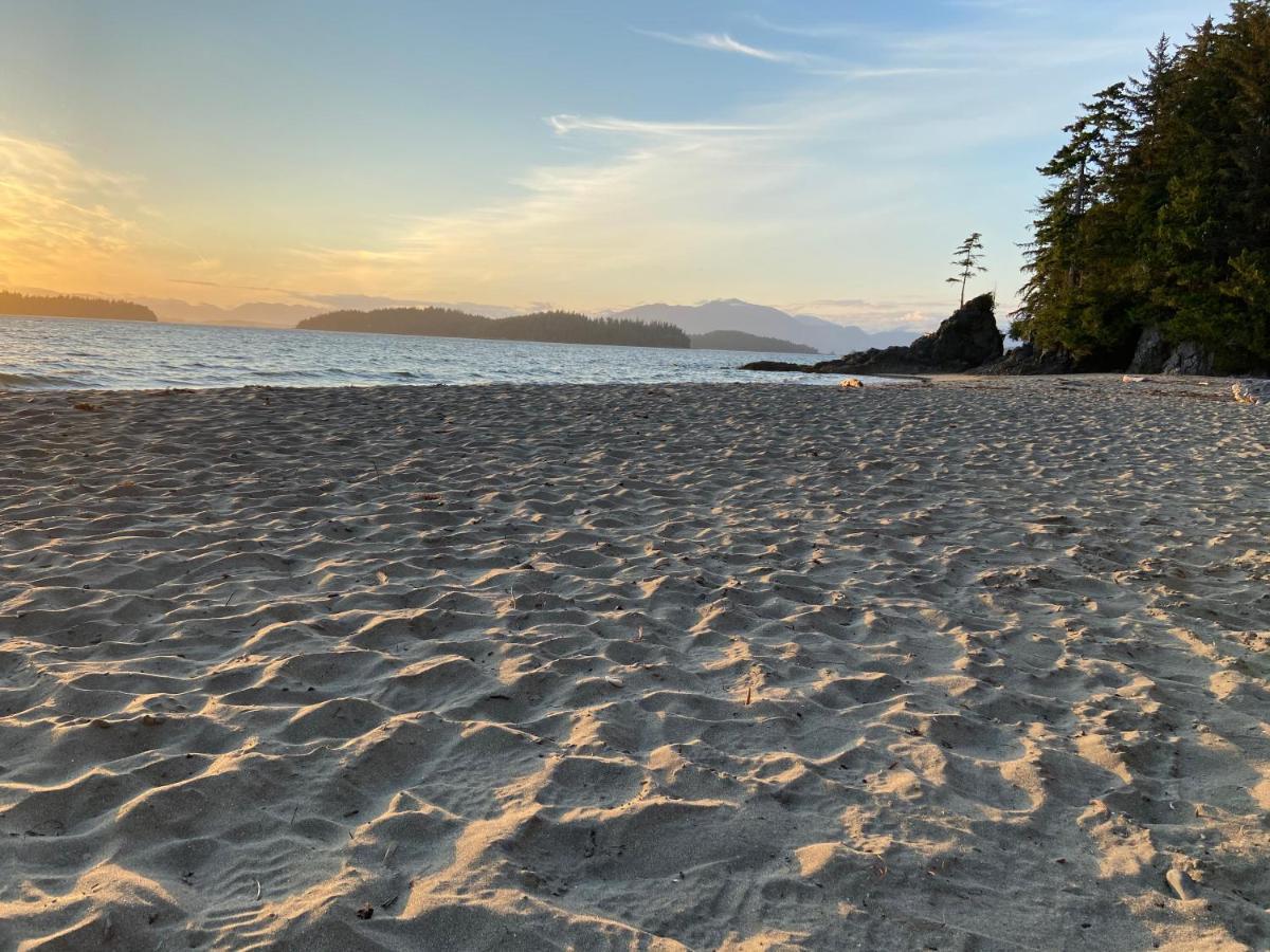Woods End Landing Hotel Bamfield Bagian luar foto