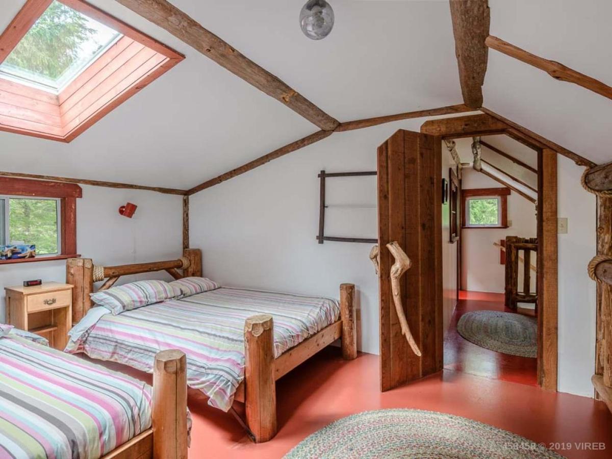 Woods End Landing Hotel Bamfield Bagian luar foto
