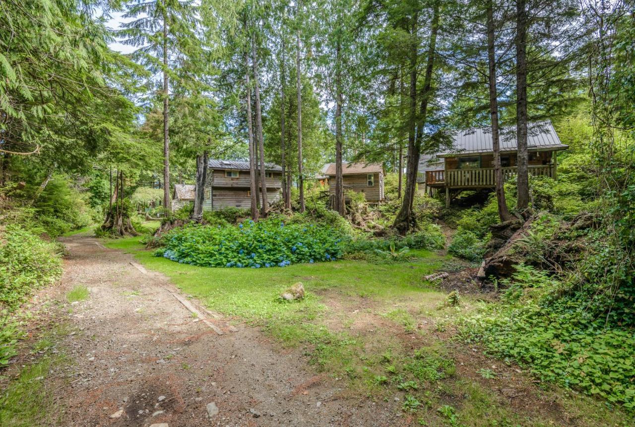 Woods End Landing Hotel Bamfield Bagian luar foto